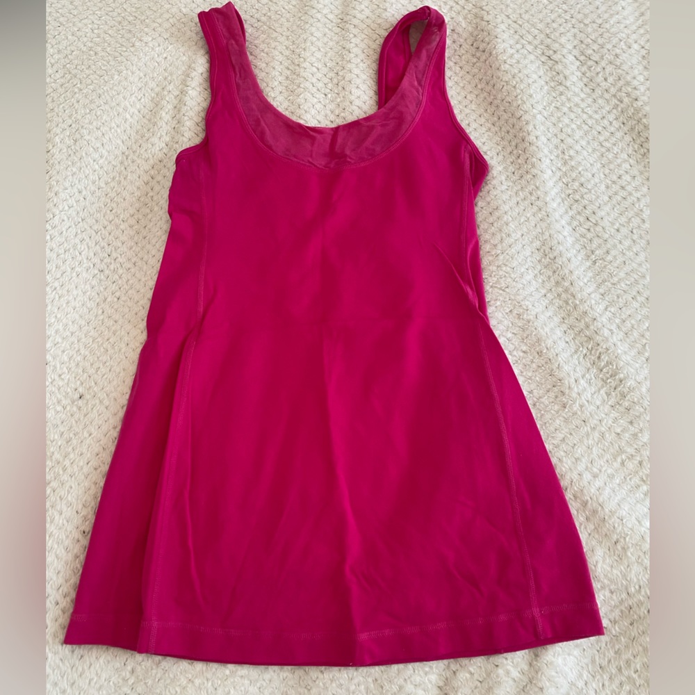 💗LULULEMON💗Bright pink top. Size 8 dot. Mesh on the front of shirt.